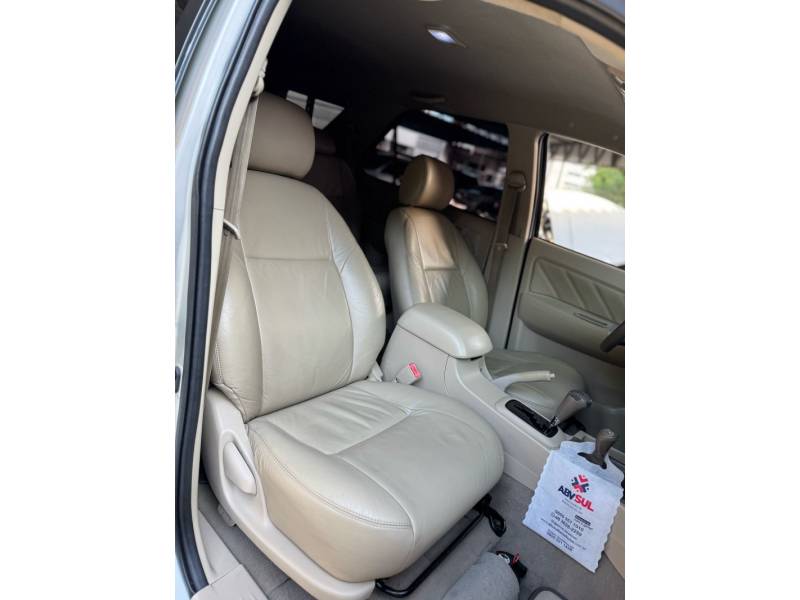 TOYOTA - HILUX SW4 - 2008/2008 - Prata - R$ 105.900,00