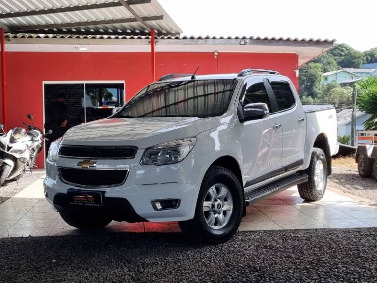 CHEVROLET - S10 - 2013/2013 - Prata - R$ 109.900,00