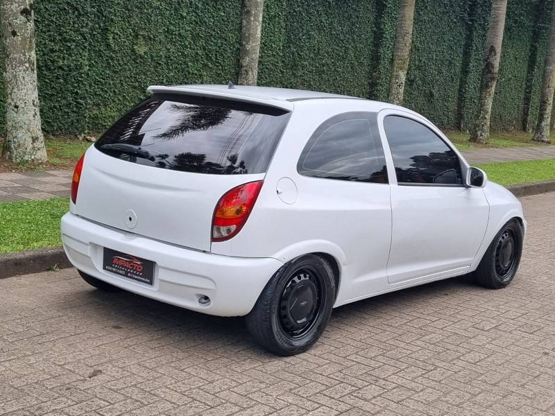 CHEVROLET - CELTA - 2001/2001 - Branca - R$ 17.900,00