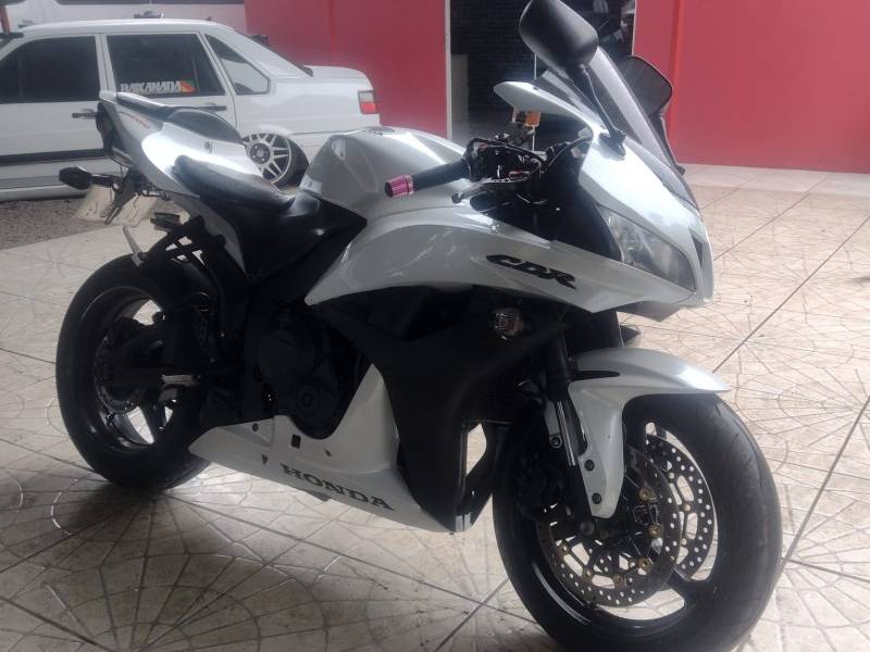 HONDA - CBR 600RR - 2011/2011 - Branca - R$ 47.900,00