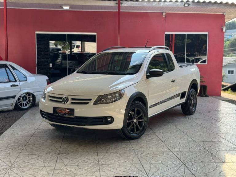 VOLKSWAGEN - SAVEIRO - 2013/2013 - Branca - R$ 49.900,00