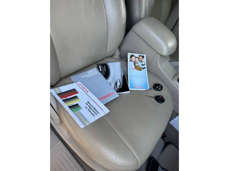TOYOTA - HILUX SW4 - 2008/2008 - Prata - R$ 105.900,00