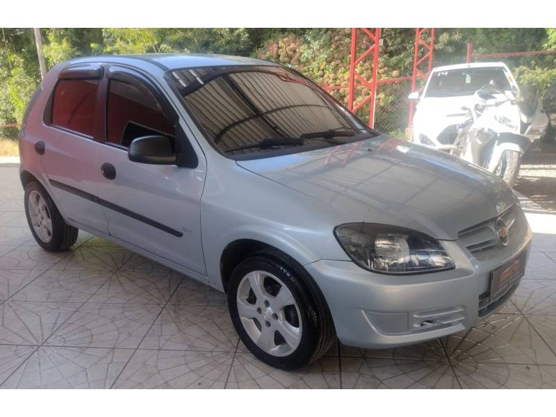 CHEVROLET - CELTA - 2011/2011 - Prata - R$ 27.900,00