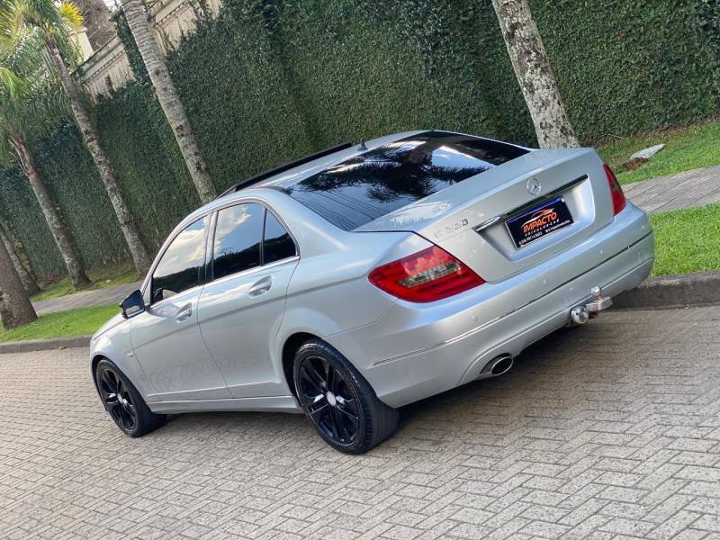 MERCEDES-BENZ - C 200 - 2011/2012 - Prata - R$ 82.900,00