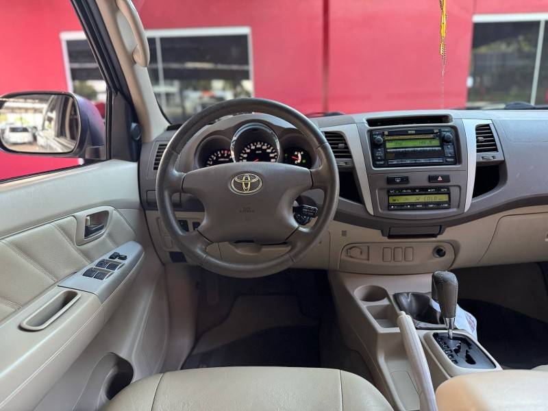 TOYOTA - HILUX SW4 - 2008/2008 - Prata - R$ 105.900,00