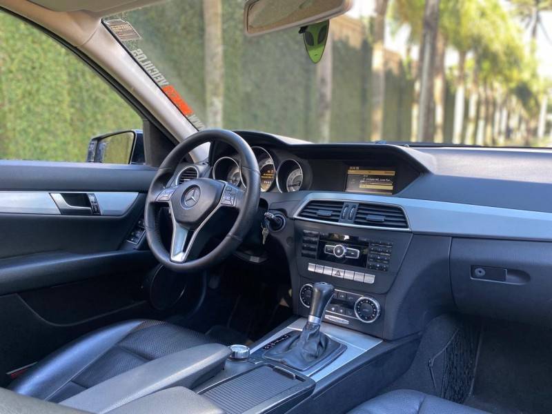 MERCEDES-BENZ - C 200 - 2011/2012 - Prata - R$ 82.900,00