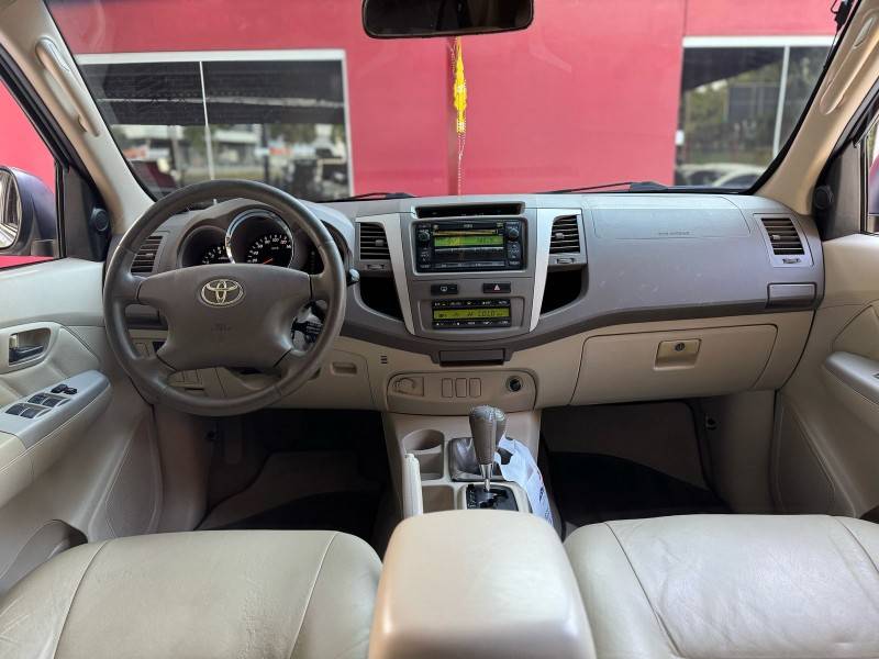 TOYOTA - HILUX SW4 - 2008/2008 - Prata - R$ 105.900,00