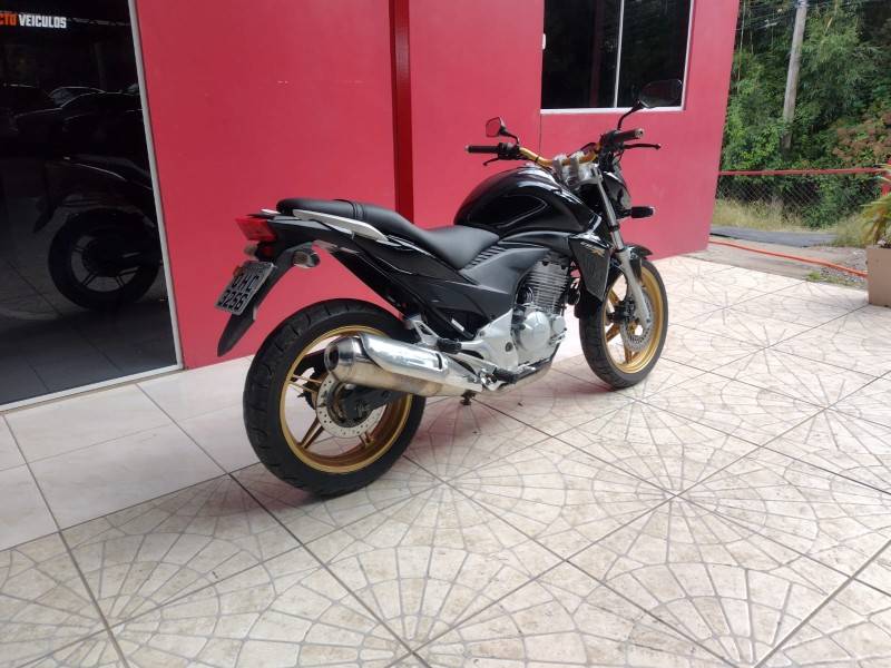 HONDA - CB 300R - 2015/2015 - Preta - R$ 15.900,00