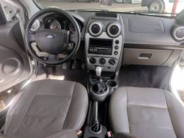 FORD - FIESTA - 2013/2014 - Branca - R$ 33.900,00
