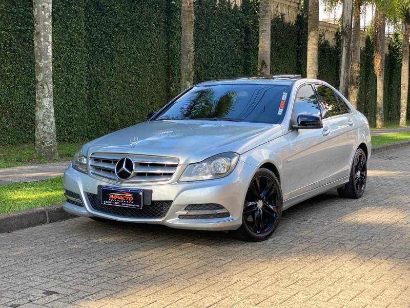 MERCEDES-BENZ - C 200 - 2011/2012 - Prata - R$ 82.900,00