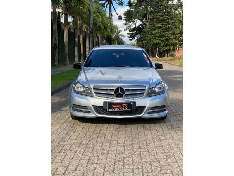 MERCEDES-BENZ - C 200 - 2011/2012 - Prata - R$ 82.900,00
