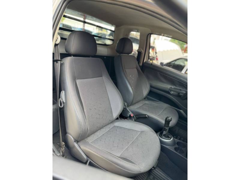 VOLKSWAGEN - SAVEIRO - 2013/2013 - Branca - R$ 49.900,00