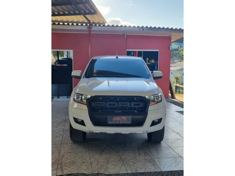 FORD - RANGER - 2018/2019 - Branca - R$ 133.900,00