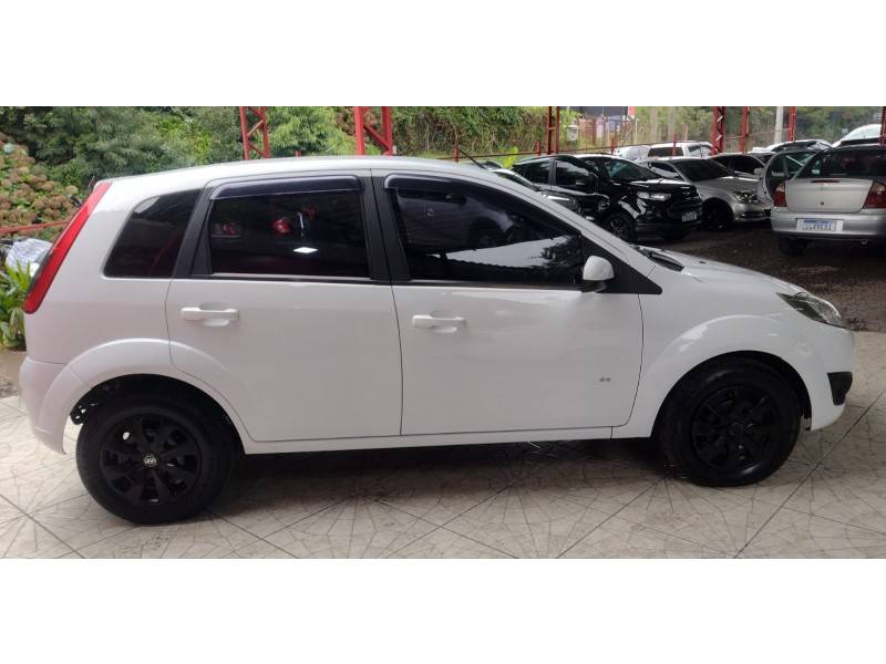 FORD - FIESTA - 2013/2014 - Branca - R$ 33.900,00