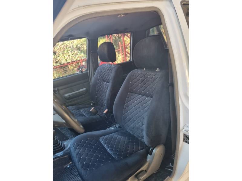 TOYOTA - HILUX - 2003/2004 - Branca - R$ 69.000,00