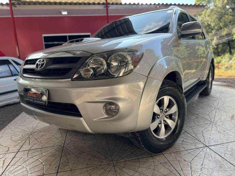 TOYOTA - HILUX SW4 - 2008/2008 - Prata - R$ 105.900,00