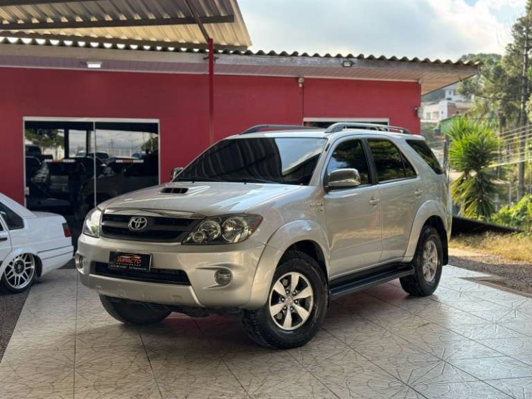 TOYOTA - HILUX SW4 - 2008/2008 - Prata - R$ 105.900,00