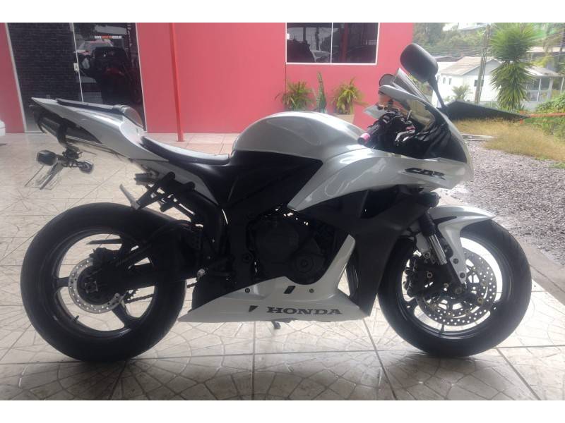 HONDA - CBR 600RR - 2011/2011 - Branca - R$ 47.900,00