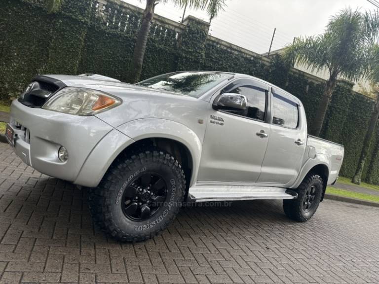 TOYOTA - HILUX - 2005/2006 - Prata - R$ 106.900,00
