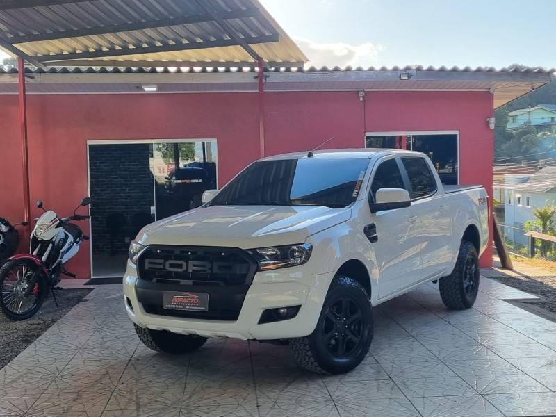 FORD - RANGER - 2018/2019 - Branca - R$ 133.900,00