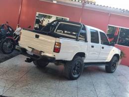 TOYOTA - HILUX - 2003/2004 - Branca - R$ 69.000,00