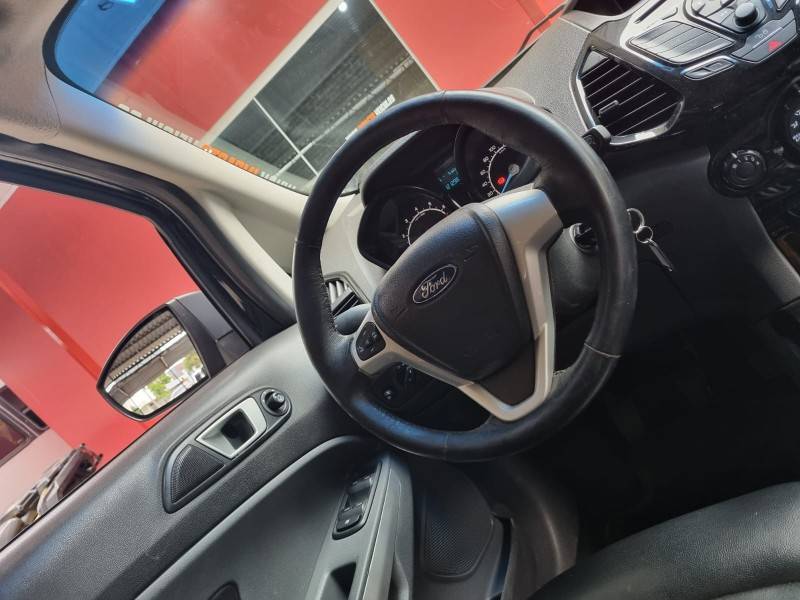 FORD - ECOSPORT - 2014/2015 - Preta - R$ 57.900,00