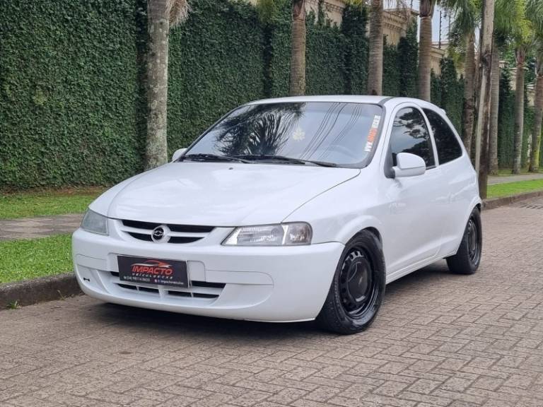 CHEVROLET - CELTA - 2001/2001 - Branca - R$ 17.900,00