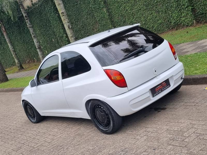 CHEVROLET - CELTA - 2001/2001 - Branca - R$ 17.900,00