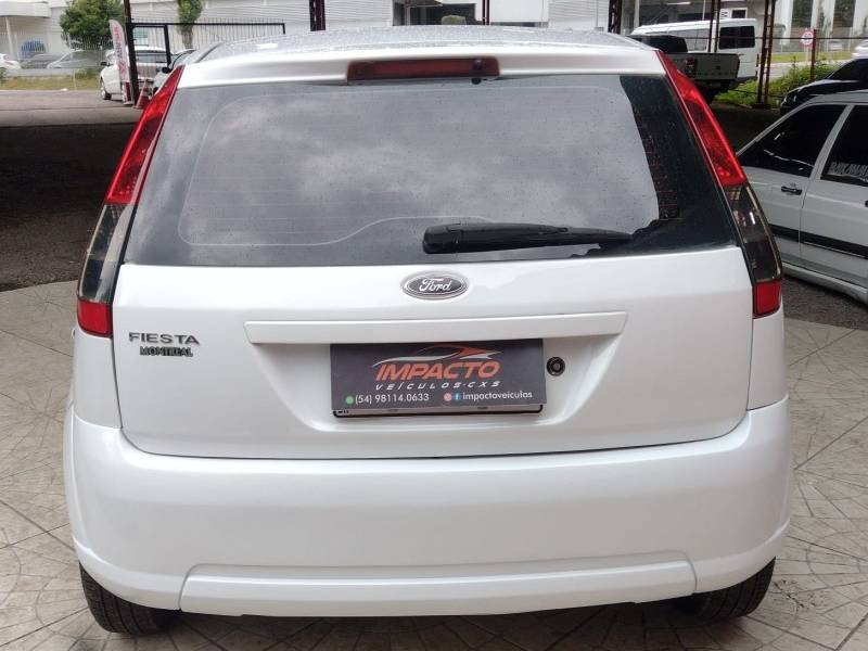 FORD - FIESTA - 2013/2014 - Branca - R$ 33.900,00