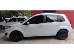 FORD - FIESTA - 2013/2014 - Branca - R$ 33.900,00