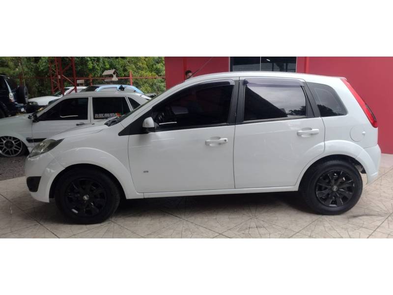 FORD - FIESTA - 2013/2014 - Branca - R$ 33.900,00